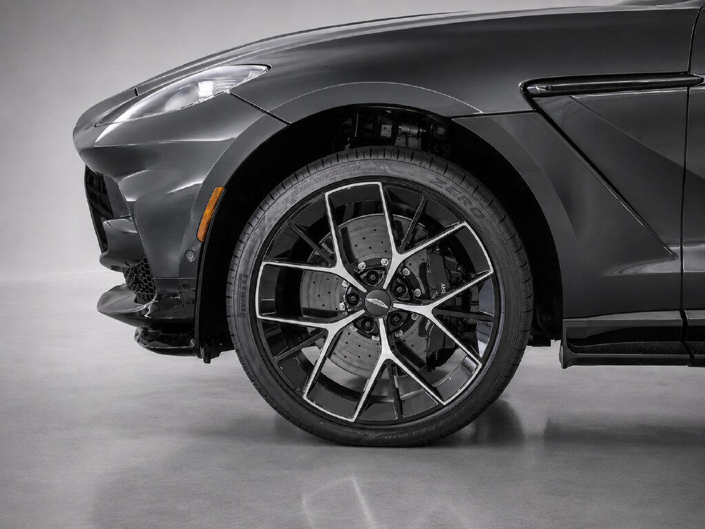 2026 Aston Martin DBX 707 - Photo 6