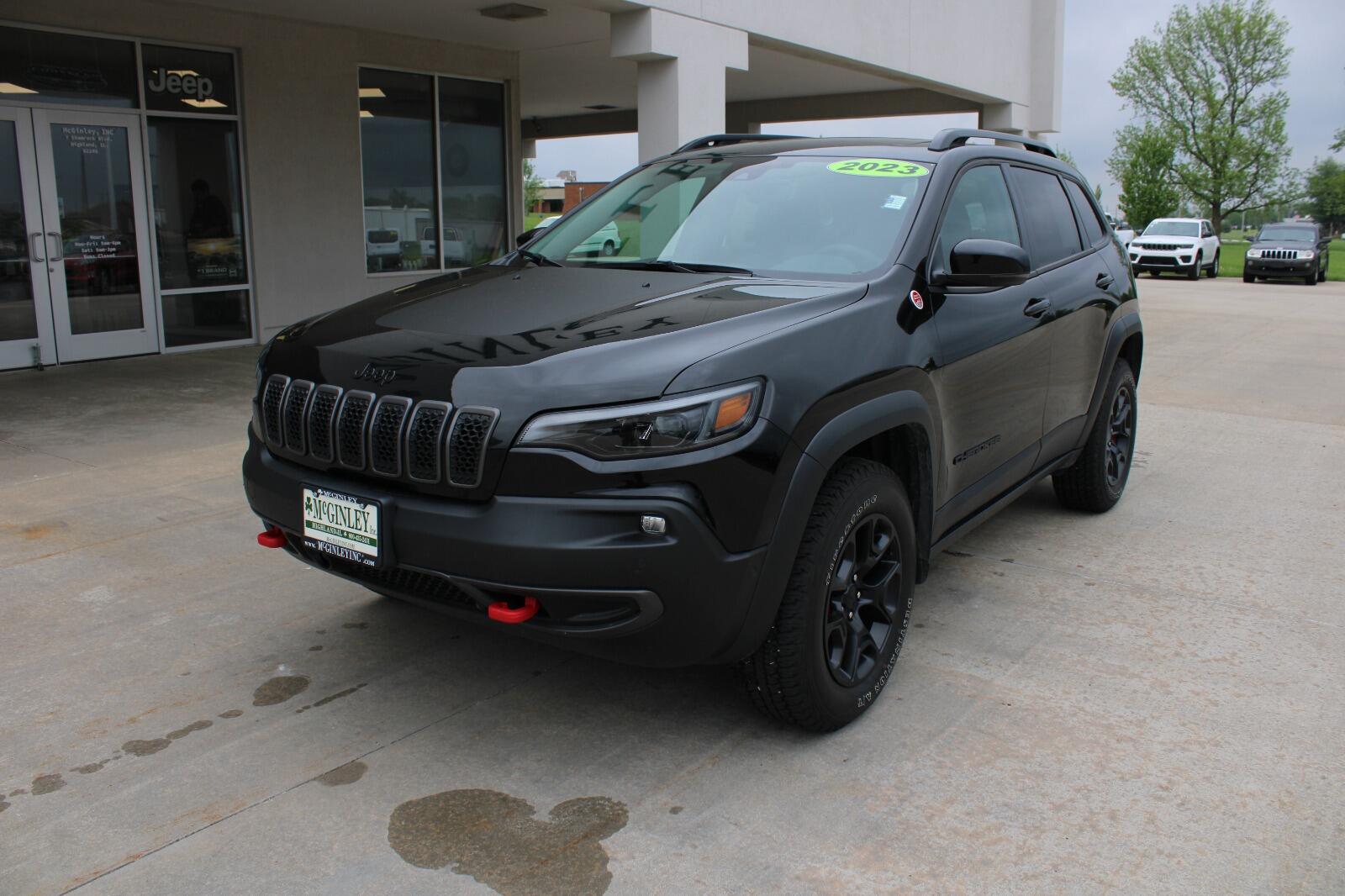 Used 2023 Jeep Cherokee Trailhawk with VIN 1C4PJMBN5PD111884 for sale in Highland, IL