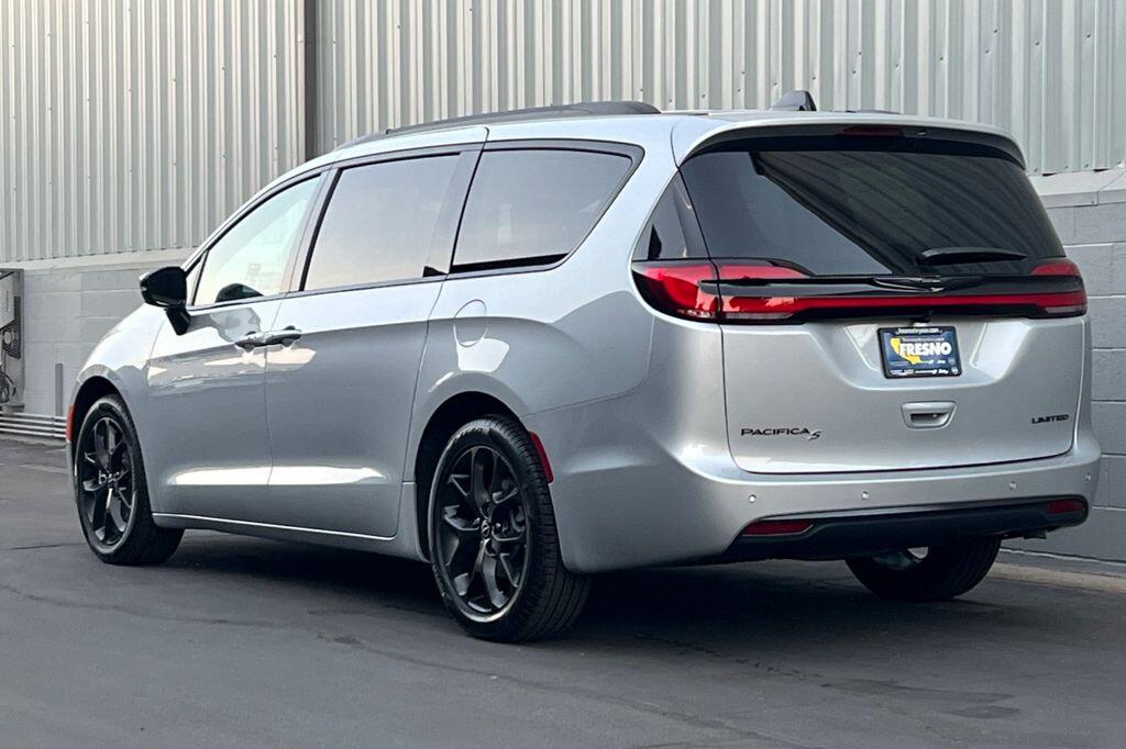 2026 Chrysler Pacifica Limited - Photo 6