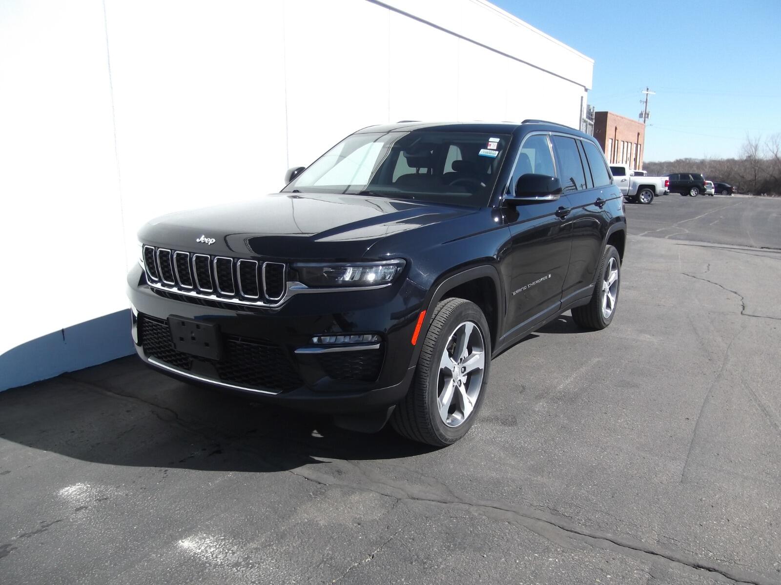Used 2023 Jeep Grand Cherokee Limited with VIN 1C4RJHBG3PC516925 for sale in Kansas City