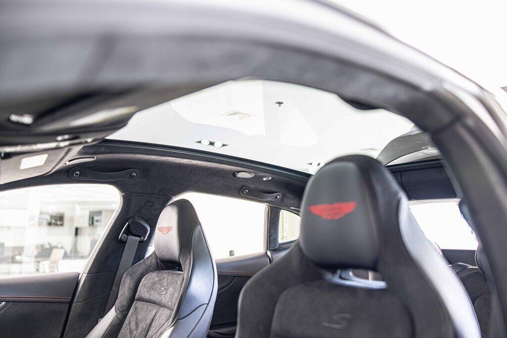 2026 Aston Martin DBX S - Photo 18