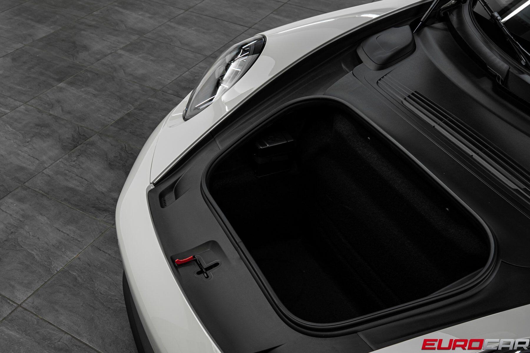 2026 Porsche 911 GTS - Photo 12