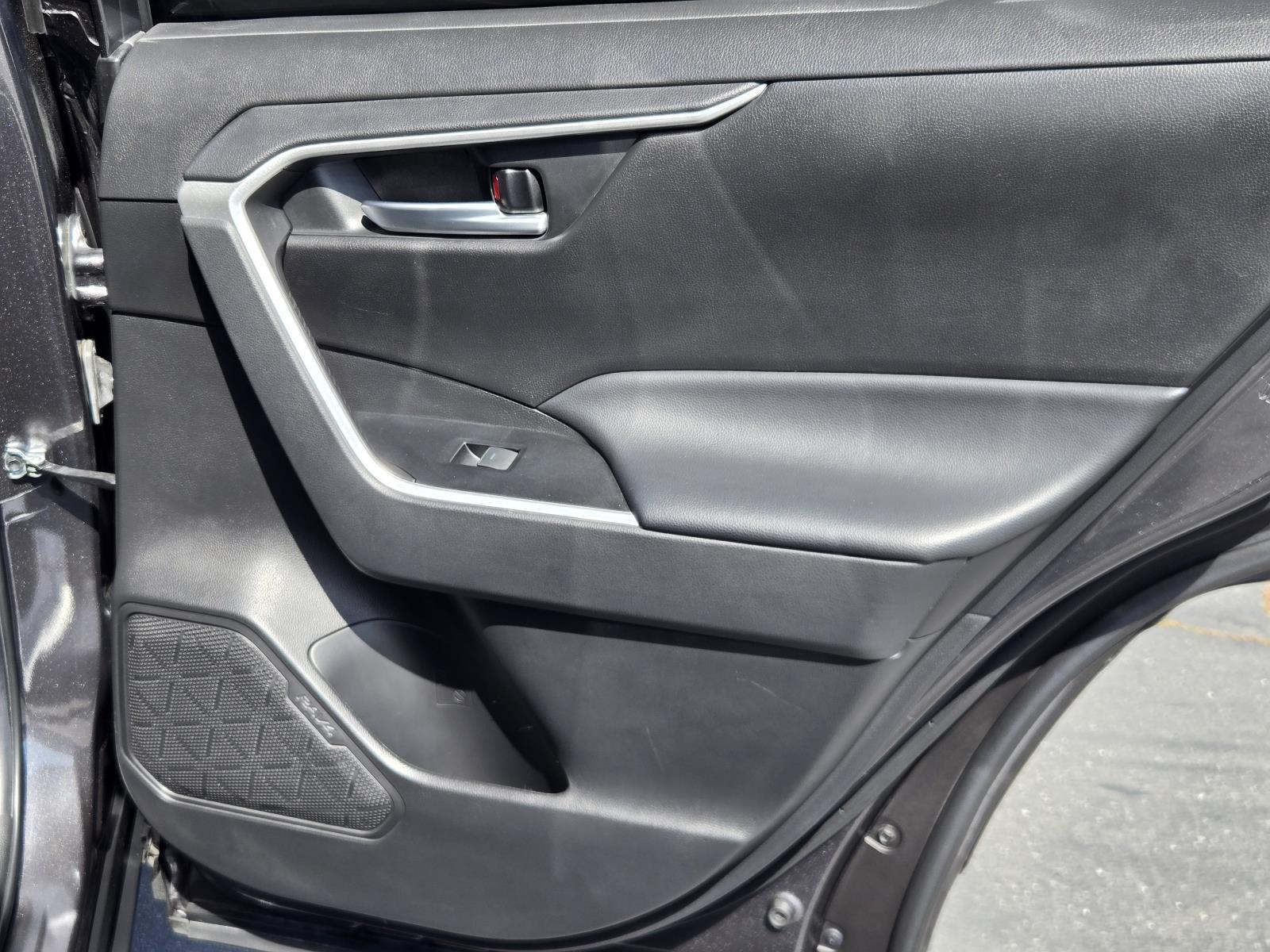 2023 Toyota RAV4 XLE - Photo 31