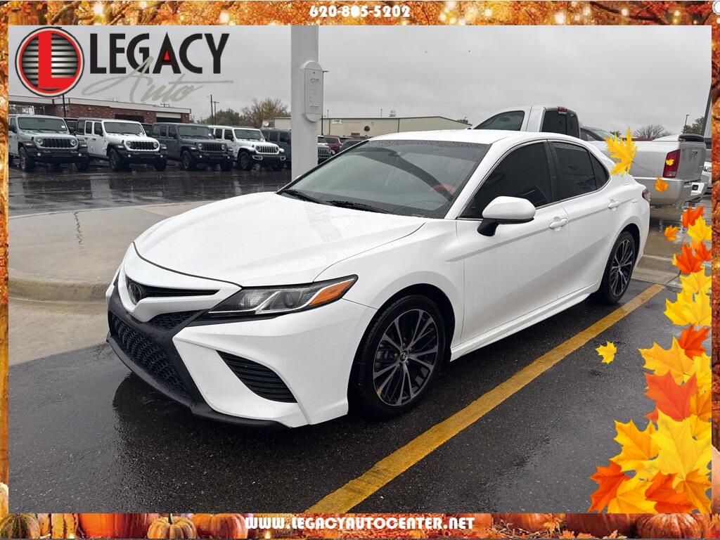 Used 2019 Toyota Camry SE with VIN 4T1B11HK4KU789472 for sale in Garden City, KS