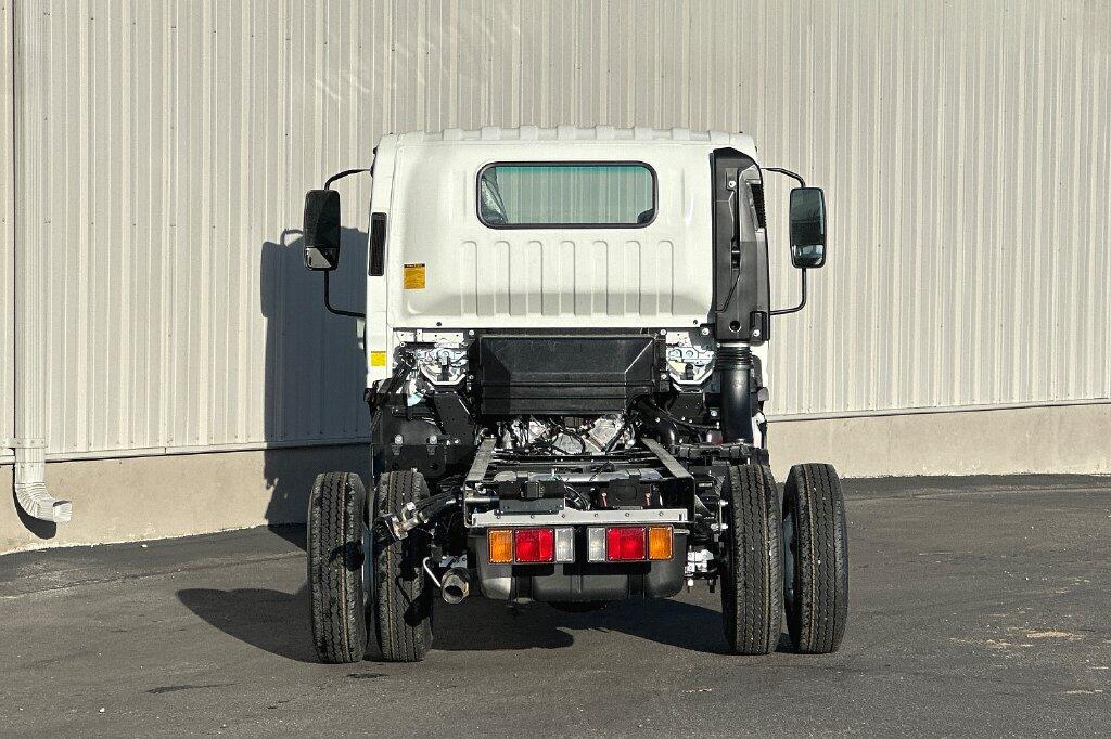 2024 Isuzu NPR HD - Photo 8