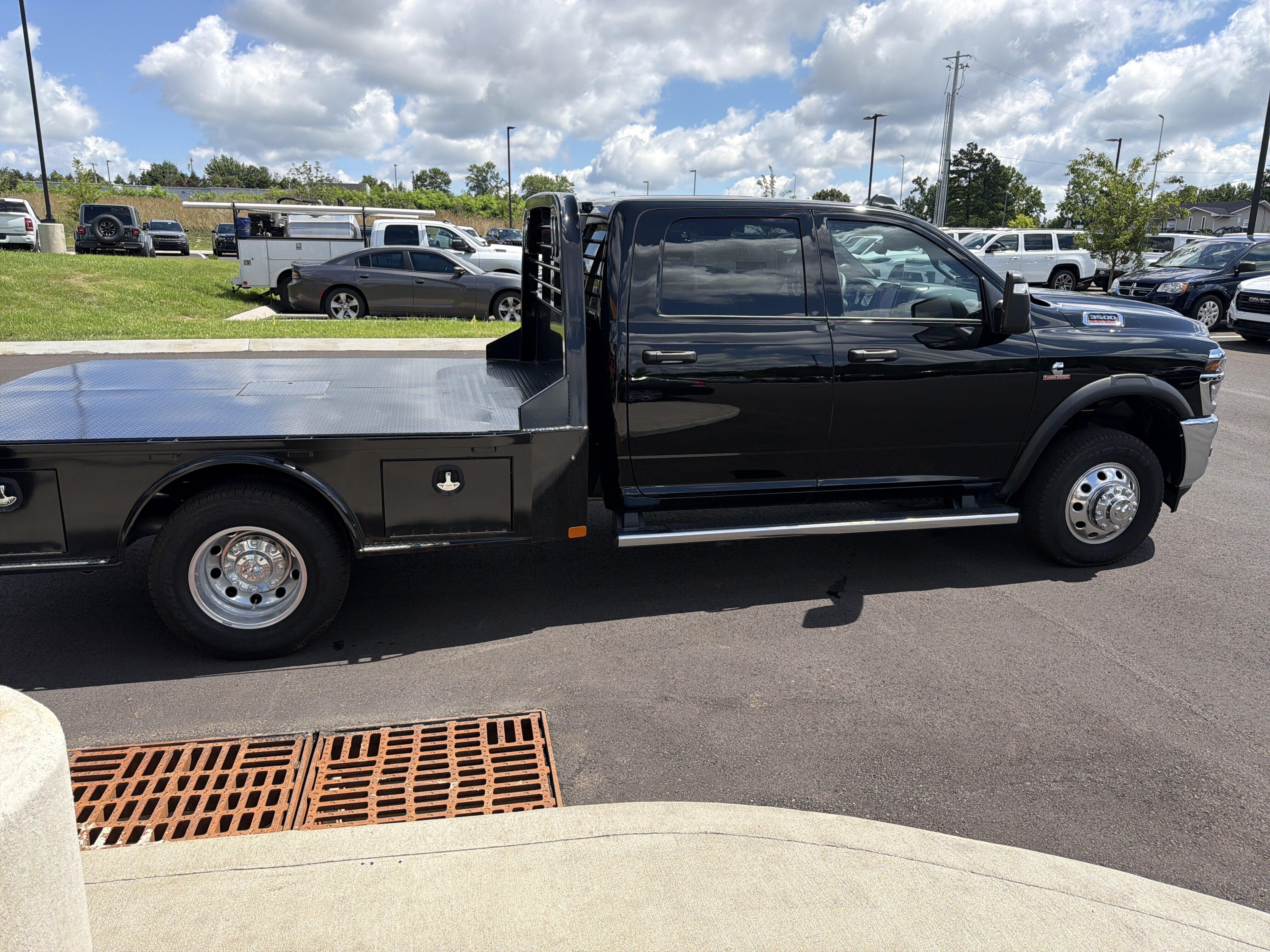 2026 RAM 3500 Chassis Tradesman - Photo 9