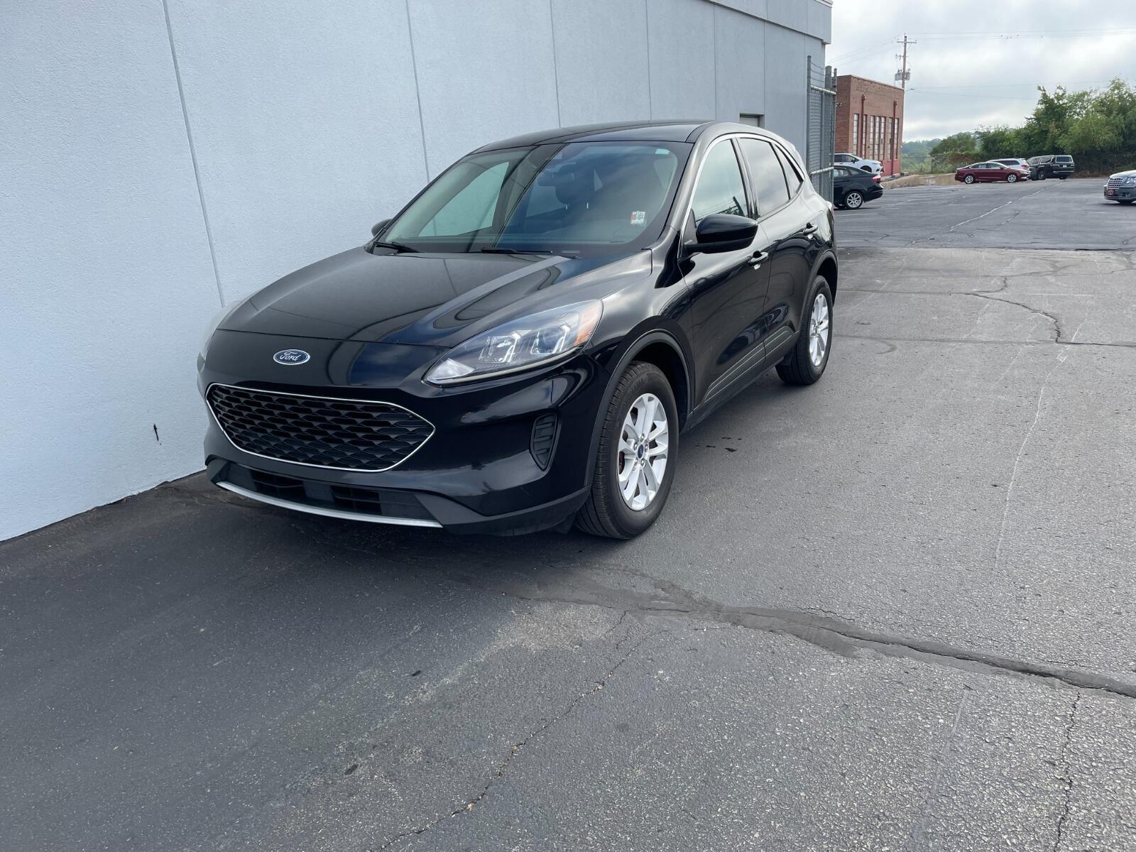 Used 2020 Ford Escape SE with VIN 1FMCU9G68LUC76130 for sale in Kansas City