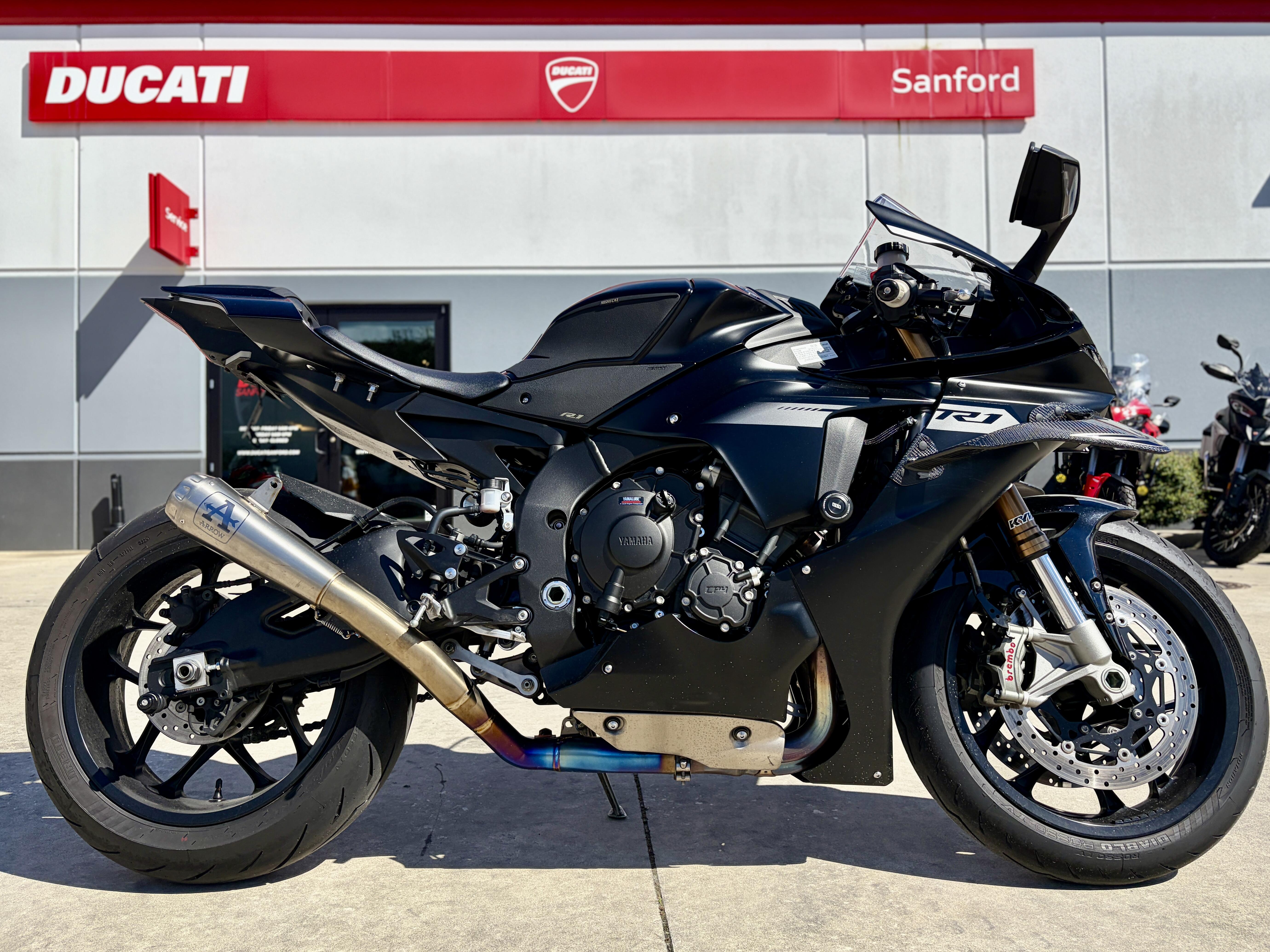 2025 Yamaha YZFR1 CA