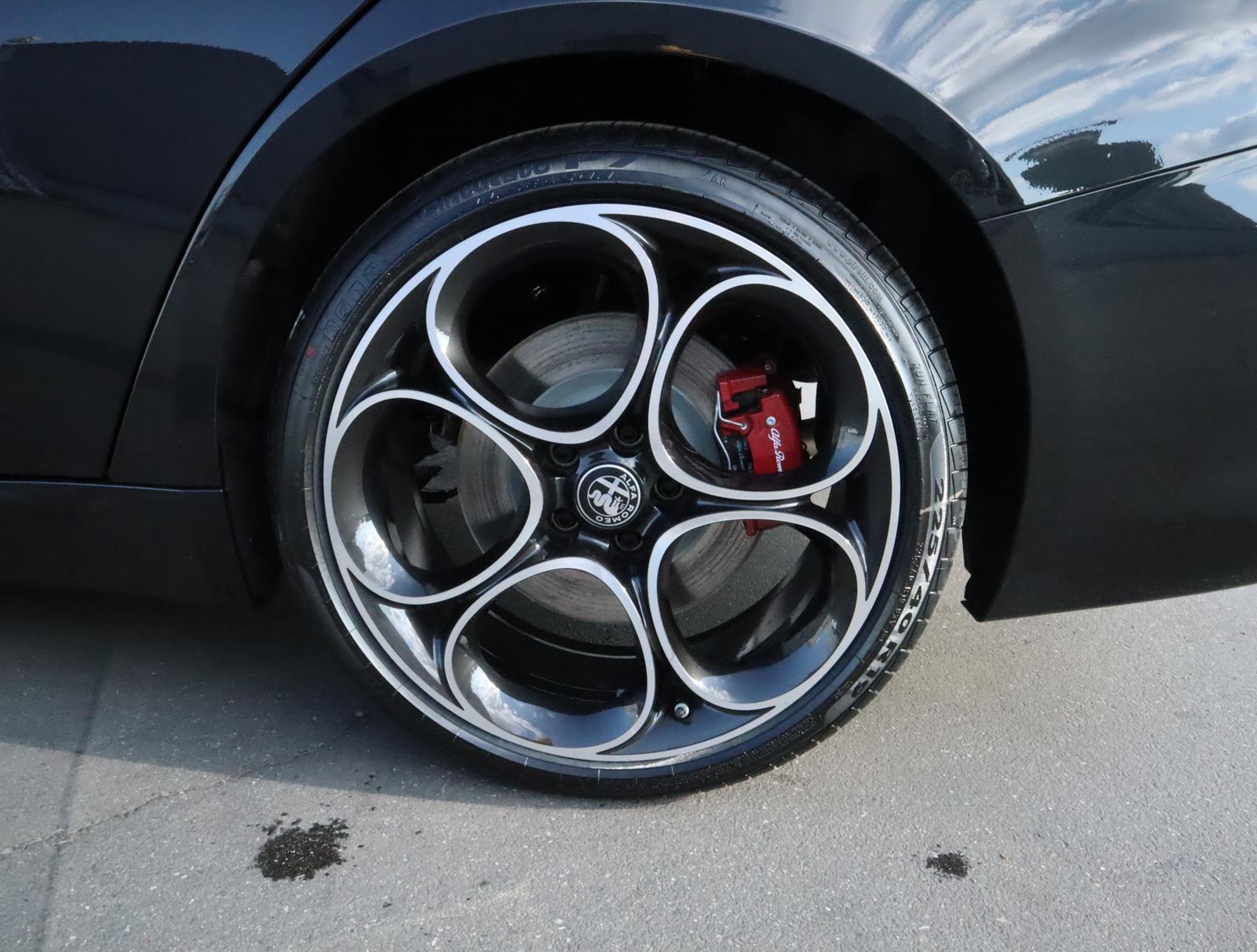 2025 Alfa Romeo Giulia Base - Photo 25