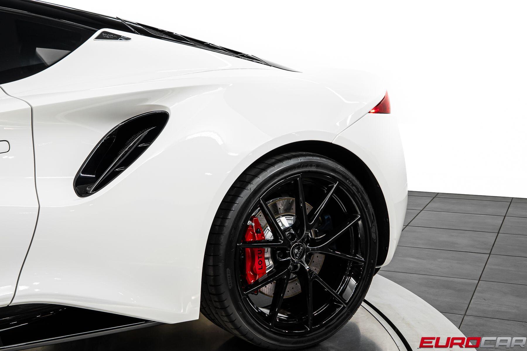 2026 Lotus Emira - Photo 15