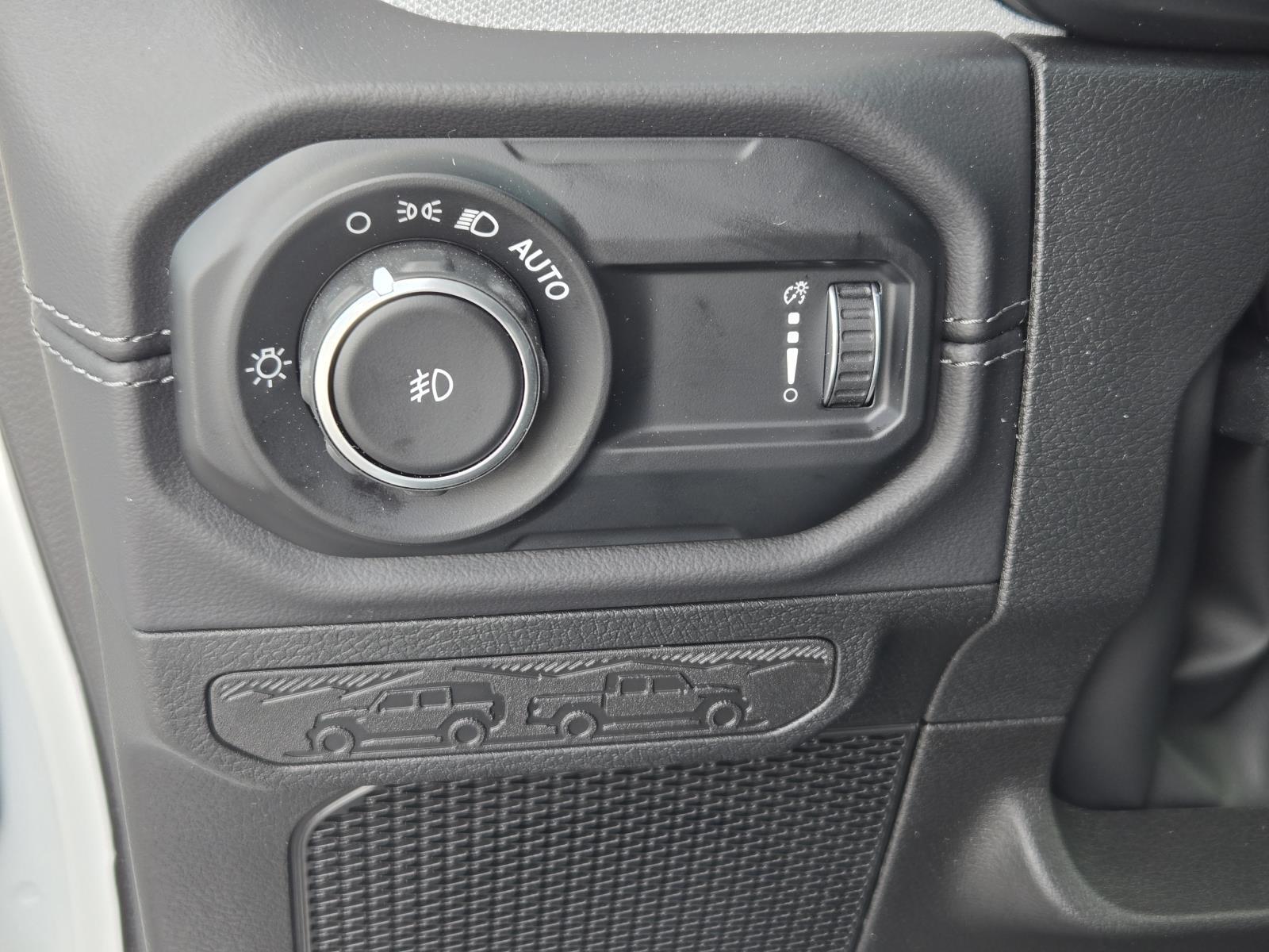 2025 Jeep Wrangler 4-Door Sahara - Photo 21