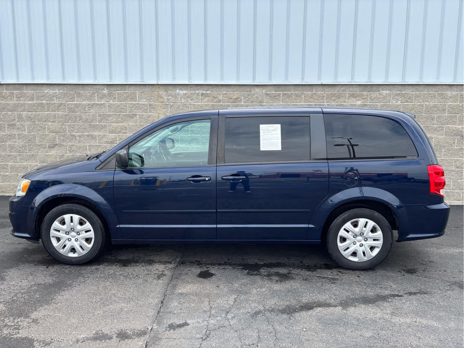 Used 2017 Dodge Grand Caravan SE with VIN 2C4RDGBG1HR769526 for sale in Wilmington, OH