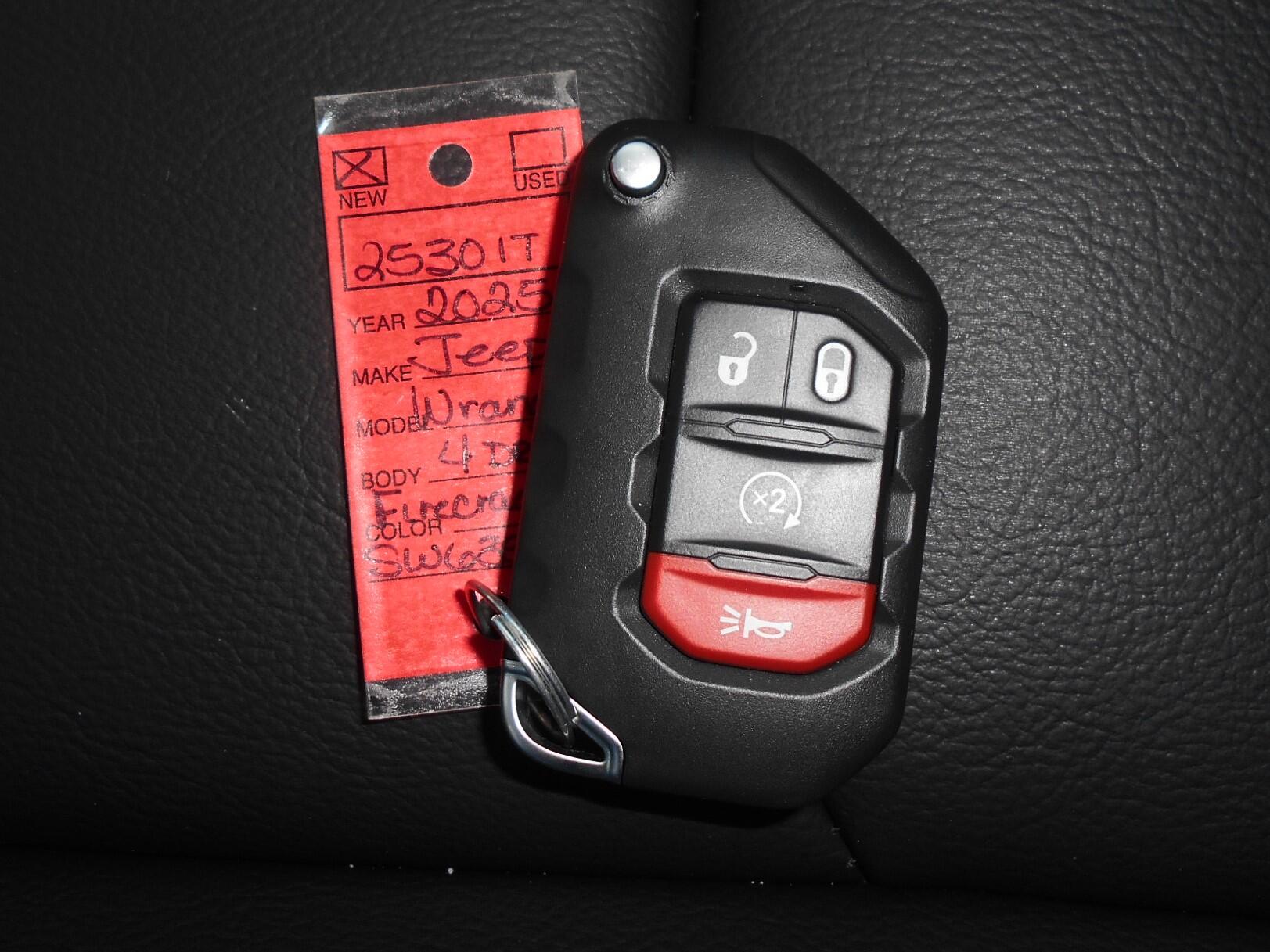 2025 Jeep Wrangler 4-Door Sahara - Photo 9