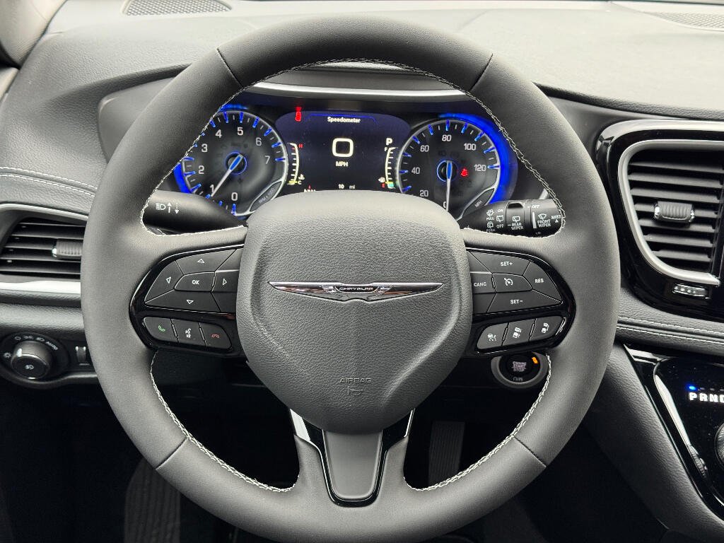2026 Chrysler Pacifica Select - Photo 13