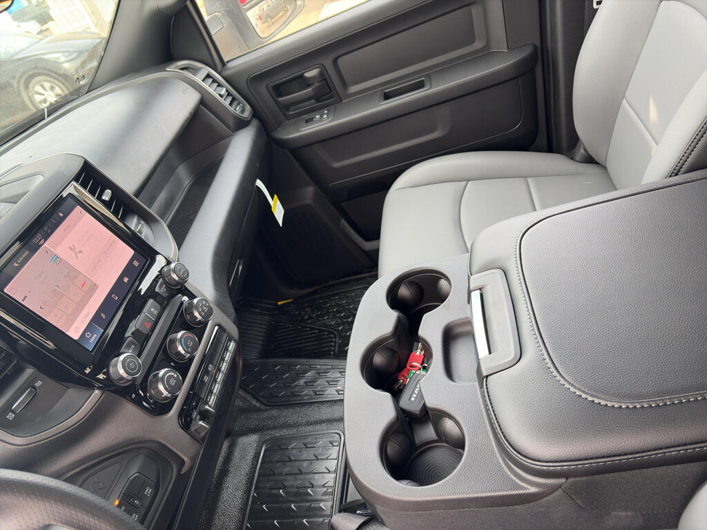 2026 RAM 3500 Chassis Tradesman - Photo 11
