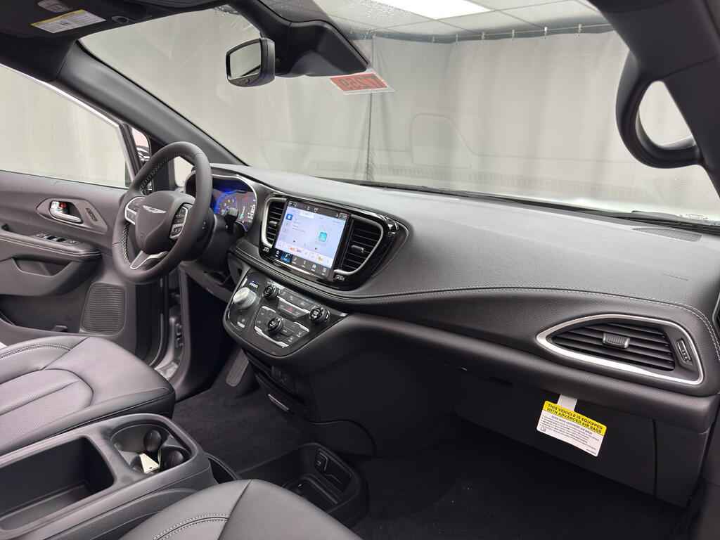 2026 Chrysler Pacifica Select - Photo 19