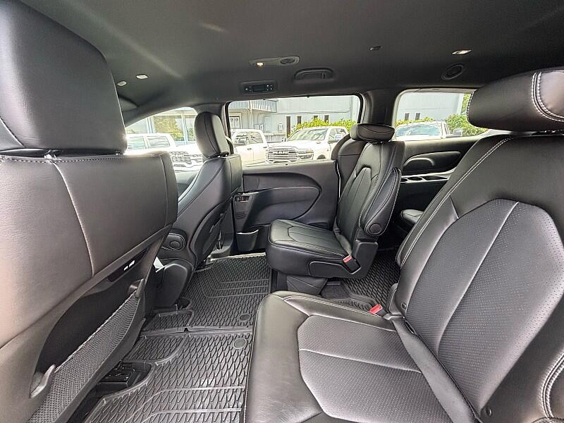 2025 Chrysler Pacifica Select - Photo 17