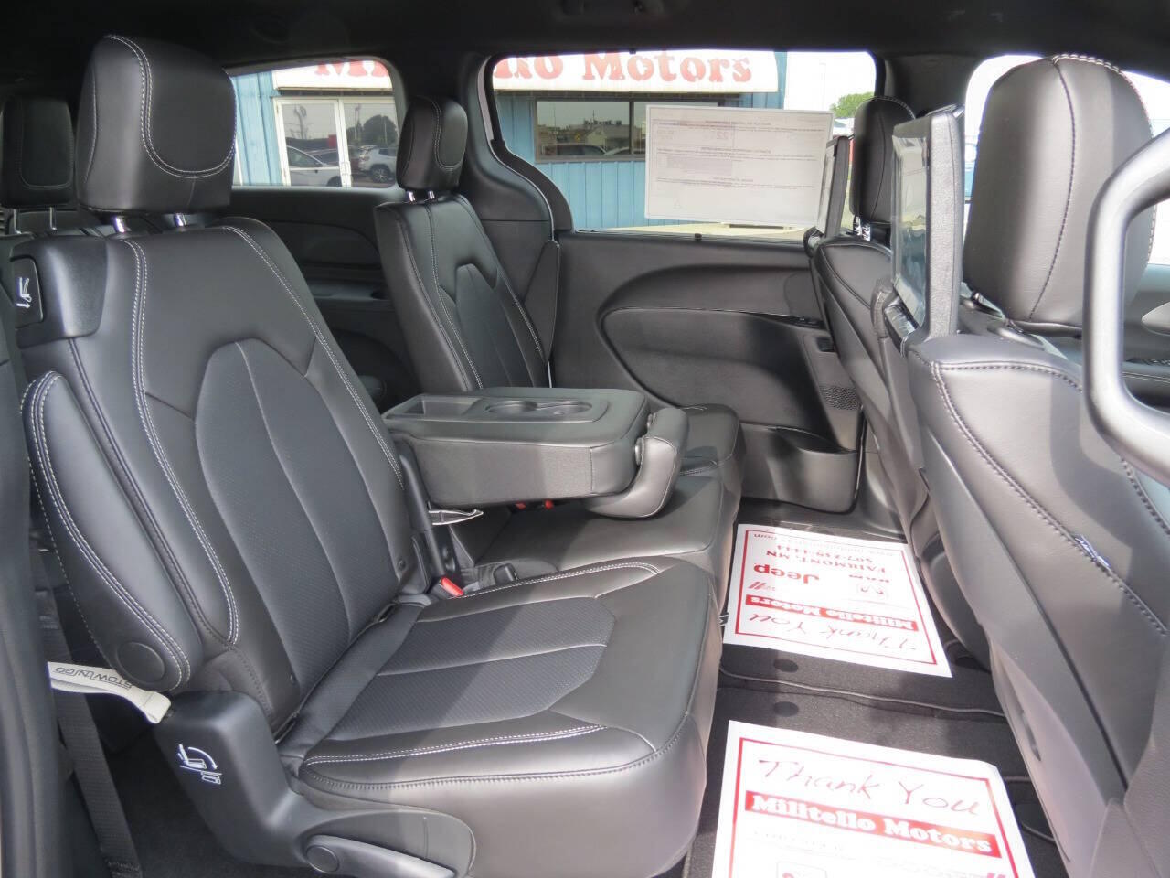 2026 Chrysler Pacifica Select - Photo 23