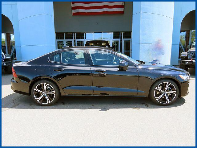 2024 Volvo S60 B5 Plus Dark Theme's photo