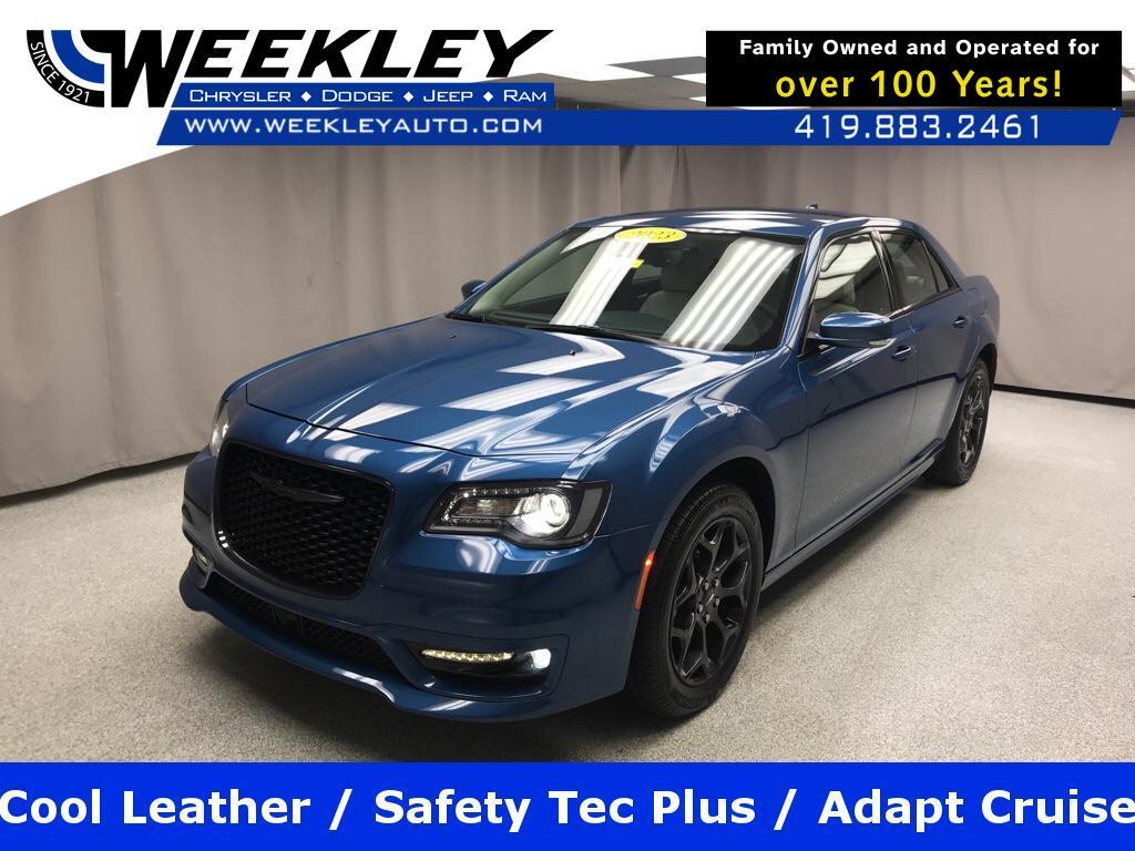 2023 Chrysler 300 Touring L's photo