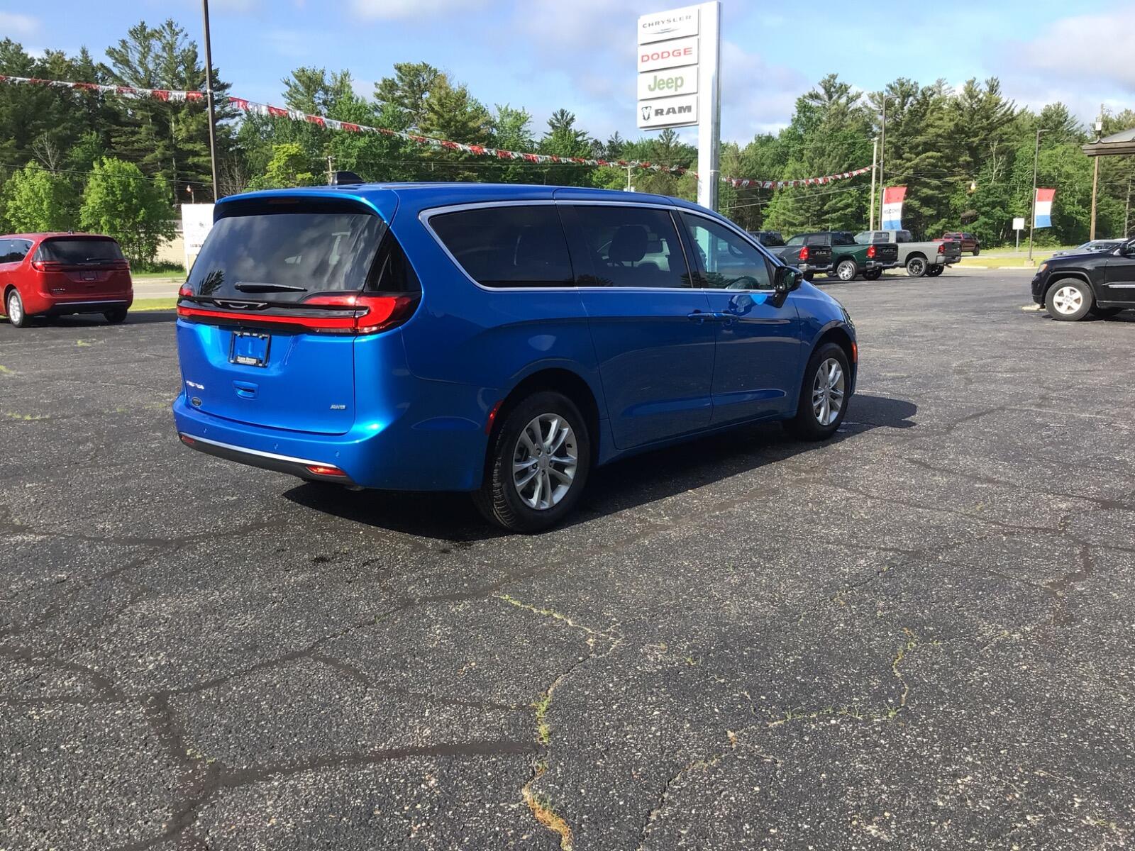 2027 Chrysler Pacifica Select - Photo 7