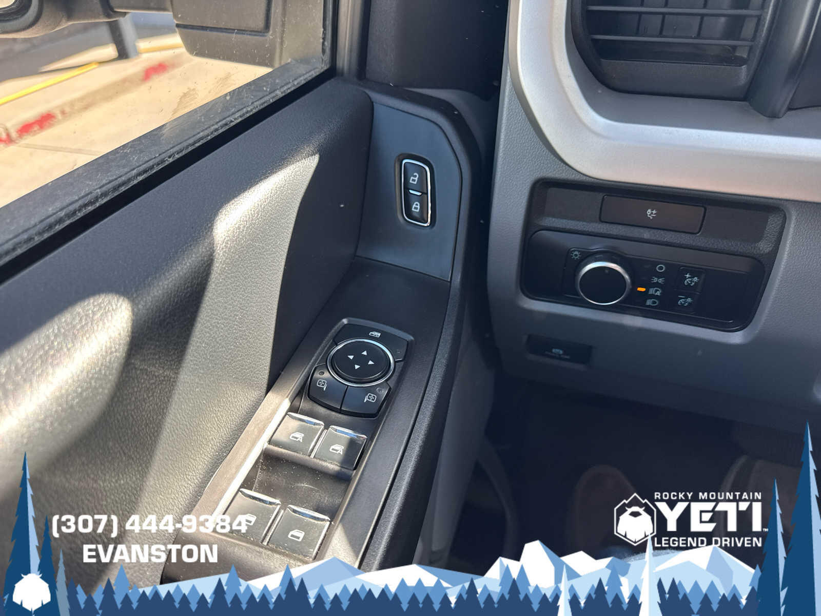 2023 Ford F-350 Super Duty Chassis Cab XL - Photo 25