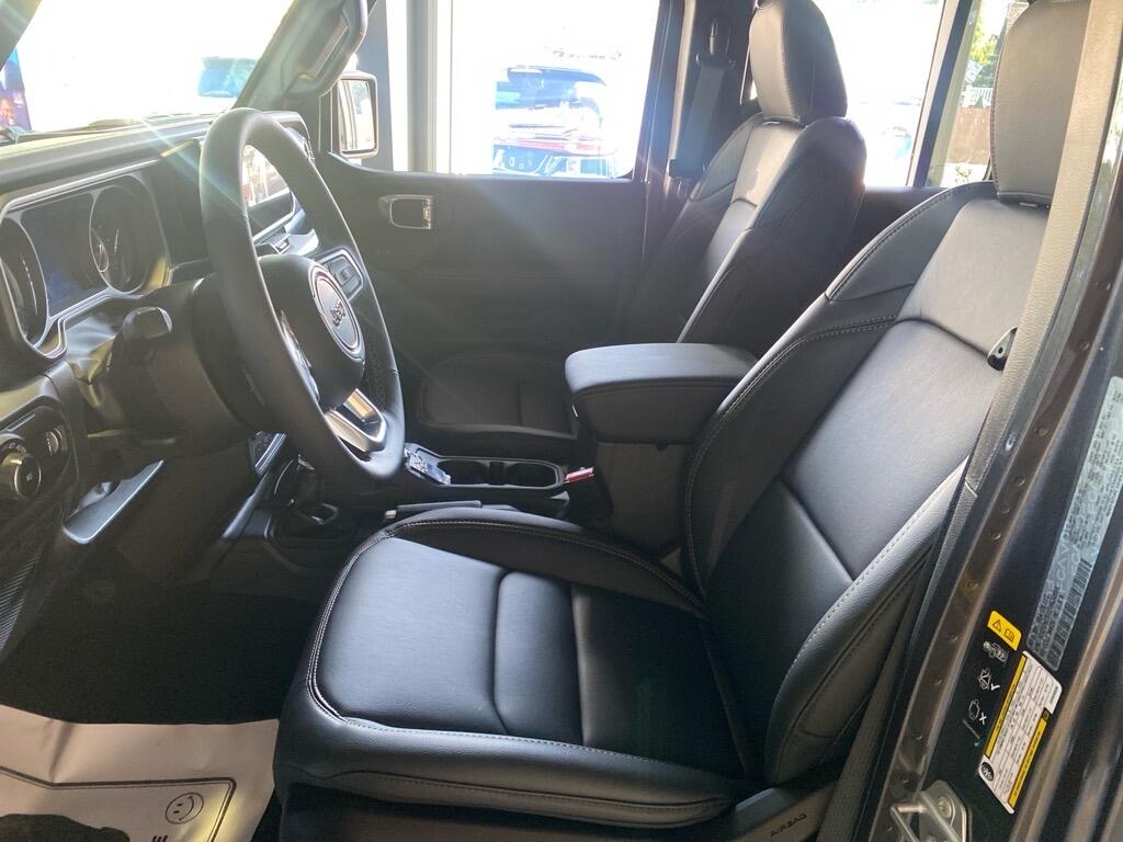 2025 Jeep Wrangler 4-Door Sahara - Photo 20