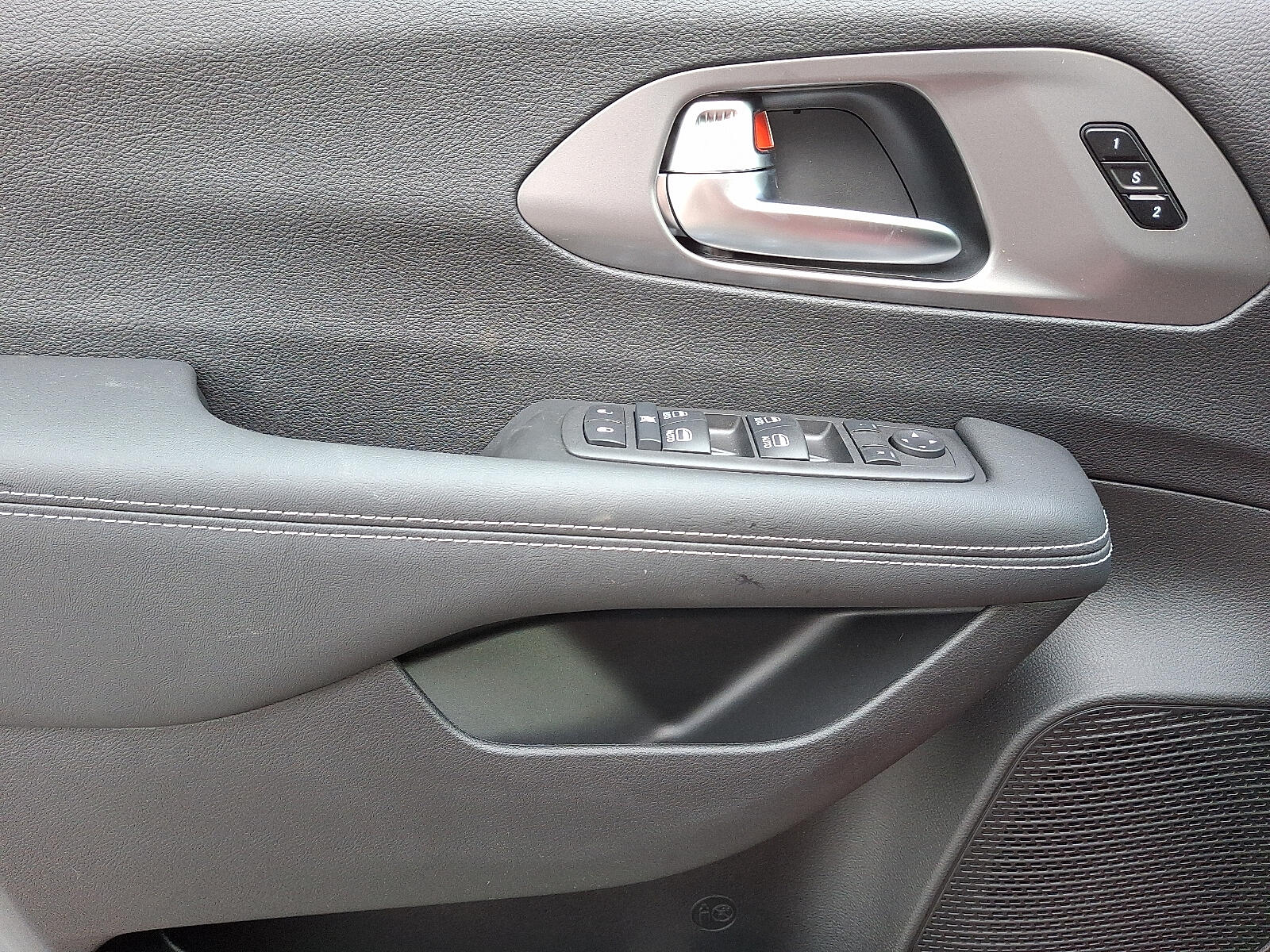 2025 Chrysler Pacifica Select - Photo 9