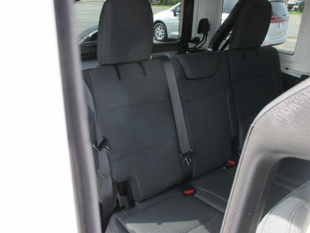 2025 Jeep Wrangler 4-Door Sahara - Photo 27