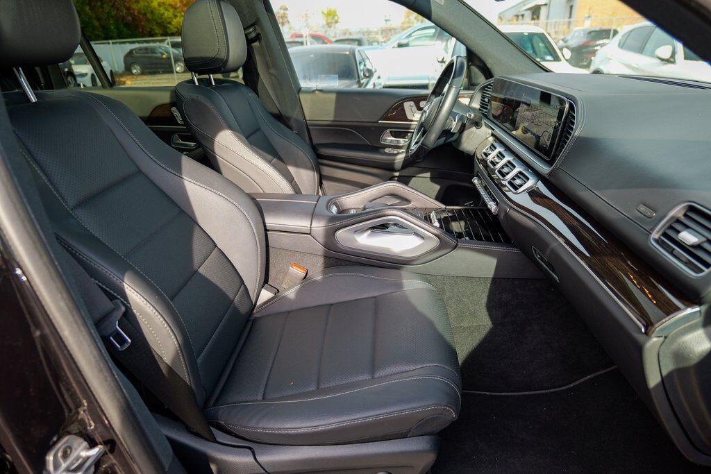 2025 Mercedes-Benz GLS Base - Photo 37