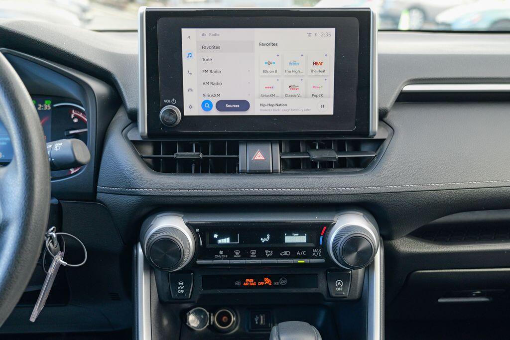 2024 Toyota RAV4 LE - Photo 40