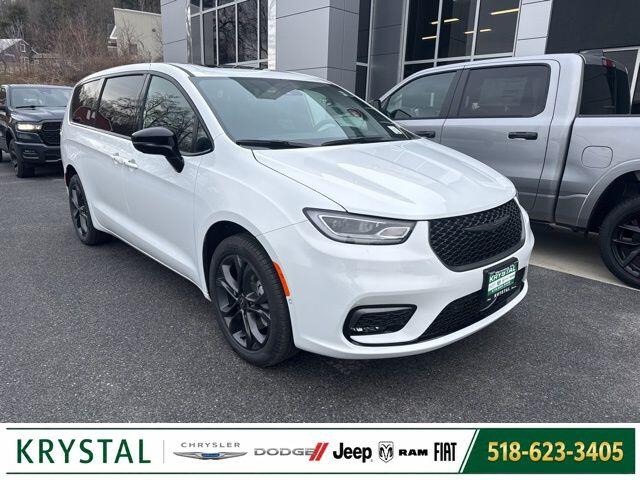 2026 Chrysler Pacifica Select AWD's photo