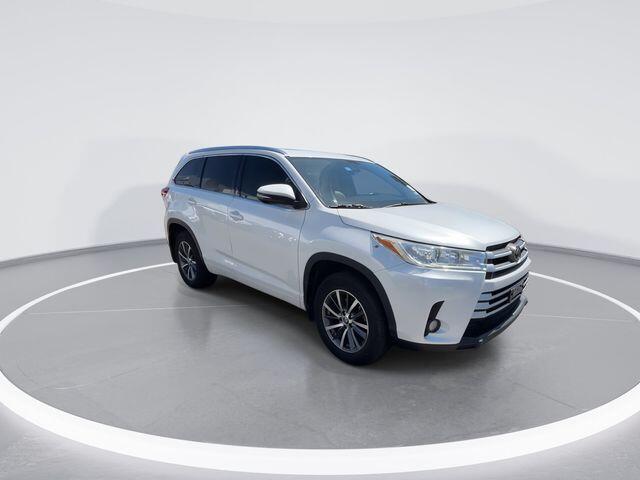 Used 2018 Toyota Highlander XLE with VIN 5TDKZRFH4JS270363 for sale in Anaheim, CA