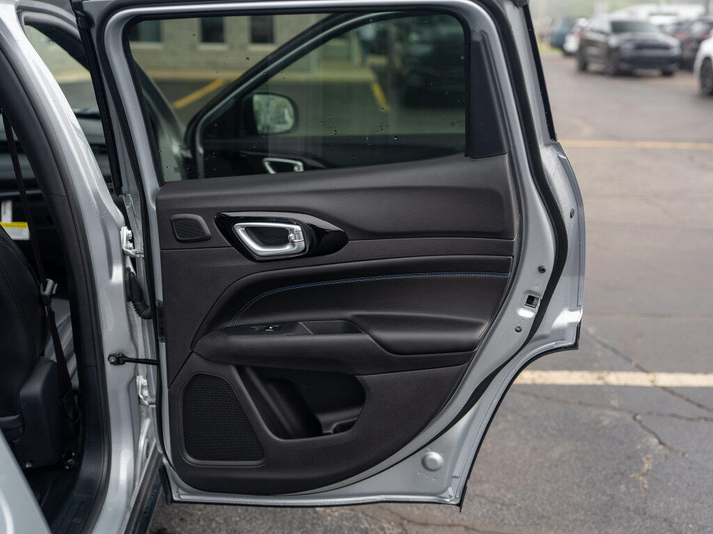 2026 Jeep Compass Latitude Altitude - Photo 13