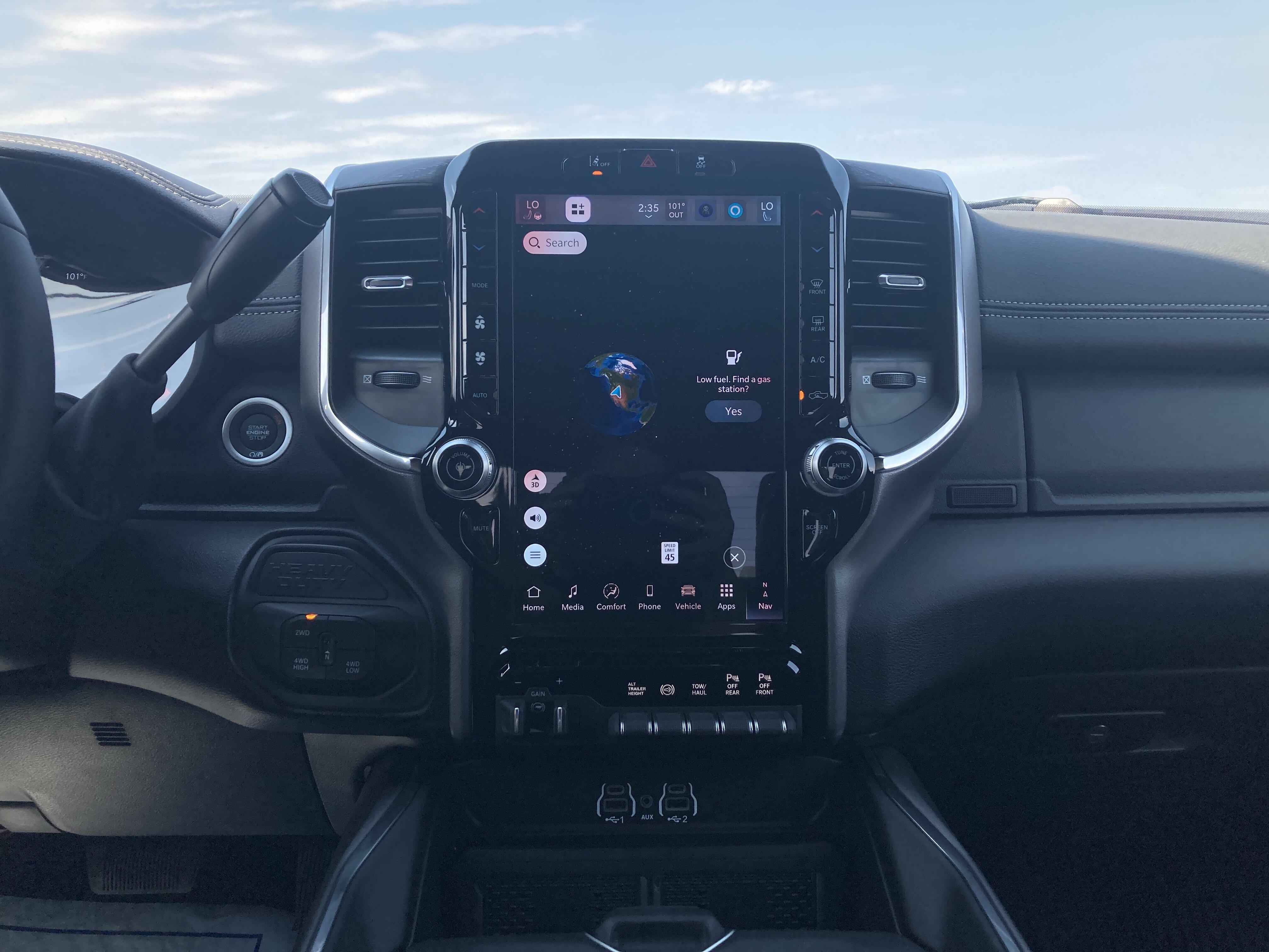 2026 RAM 3500 Laramie - Photo 15
