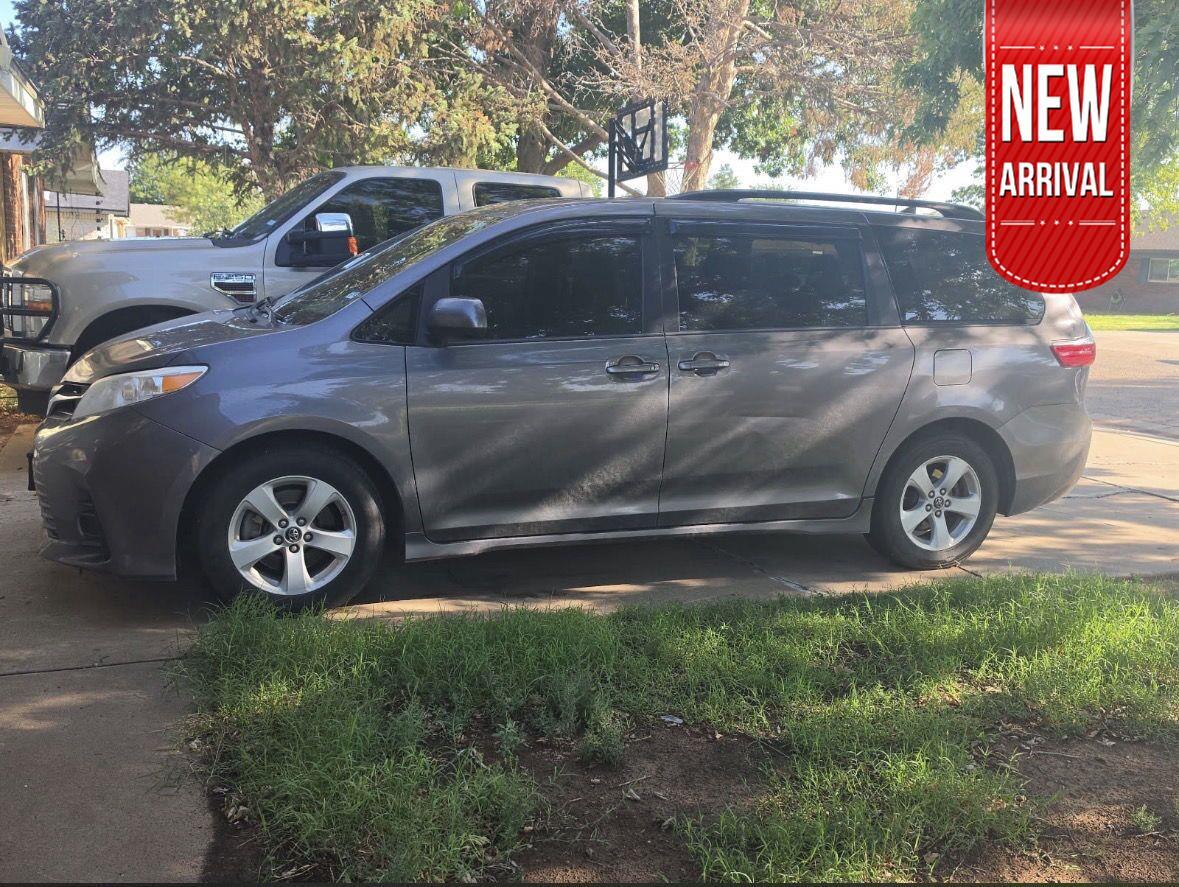 2019 Toyota Sienna LE