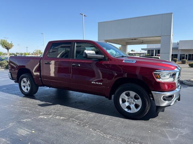 2023 RAM 1500 Big Horn/Lone Star 4x4 Crew Cab 5'7's photo