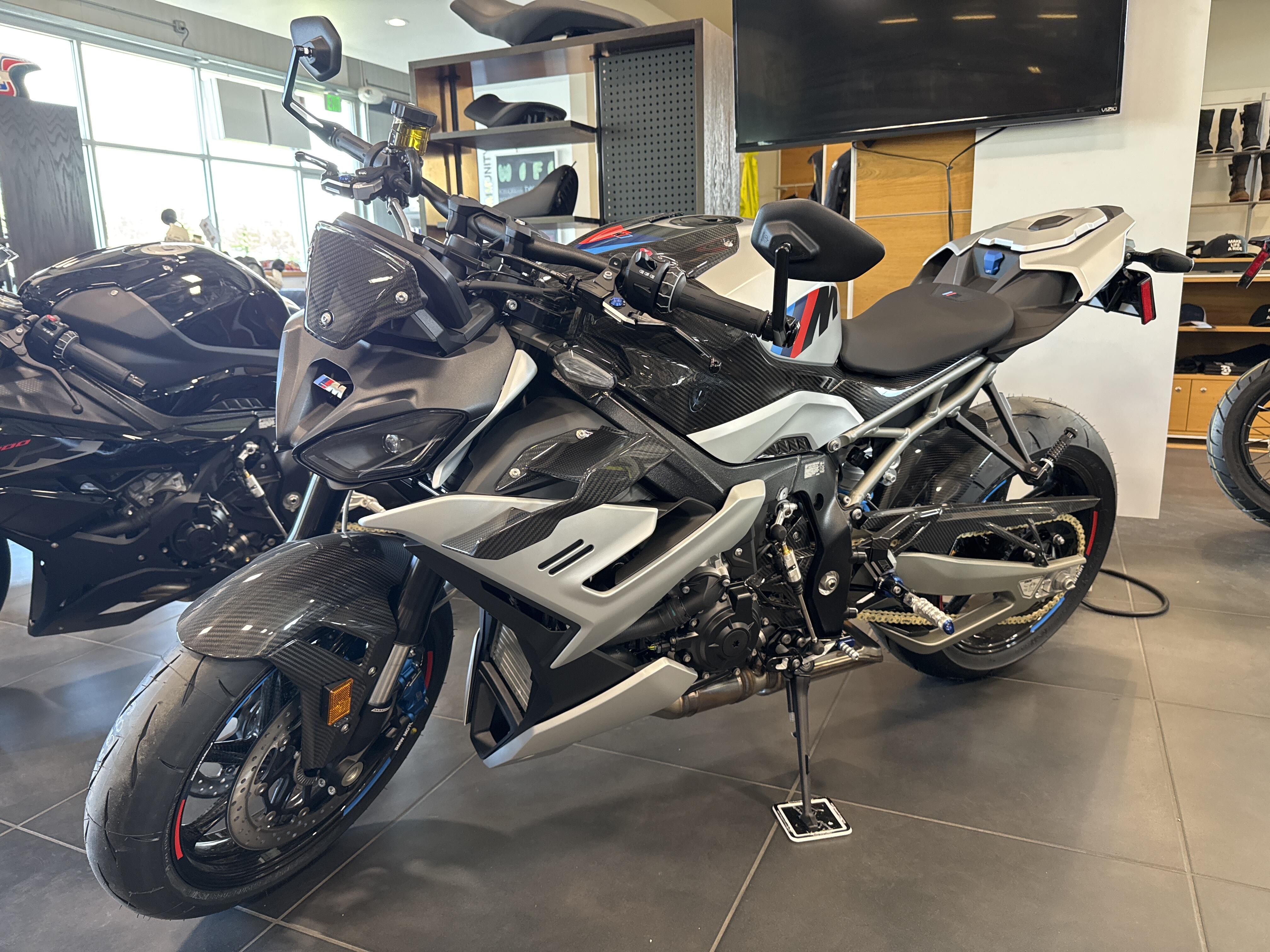 2026 BMW M1000R