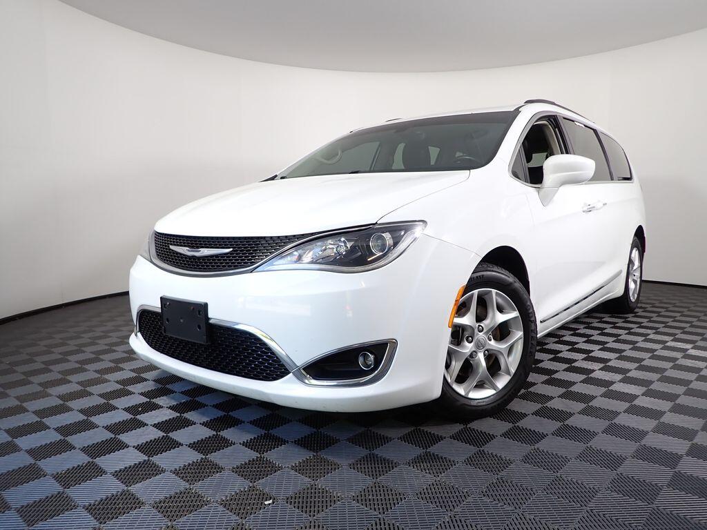 Used 2017 Chrysler Pacifica Touring-L with VIN 2C4RC1BG1HR541249 for sale in Rockbridge, OH