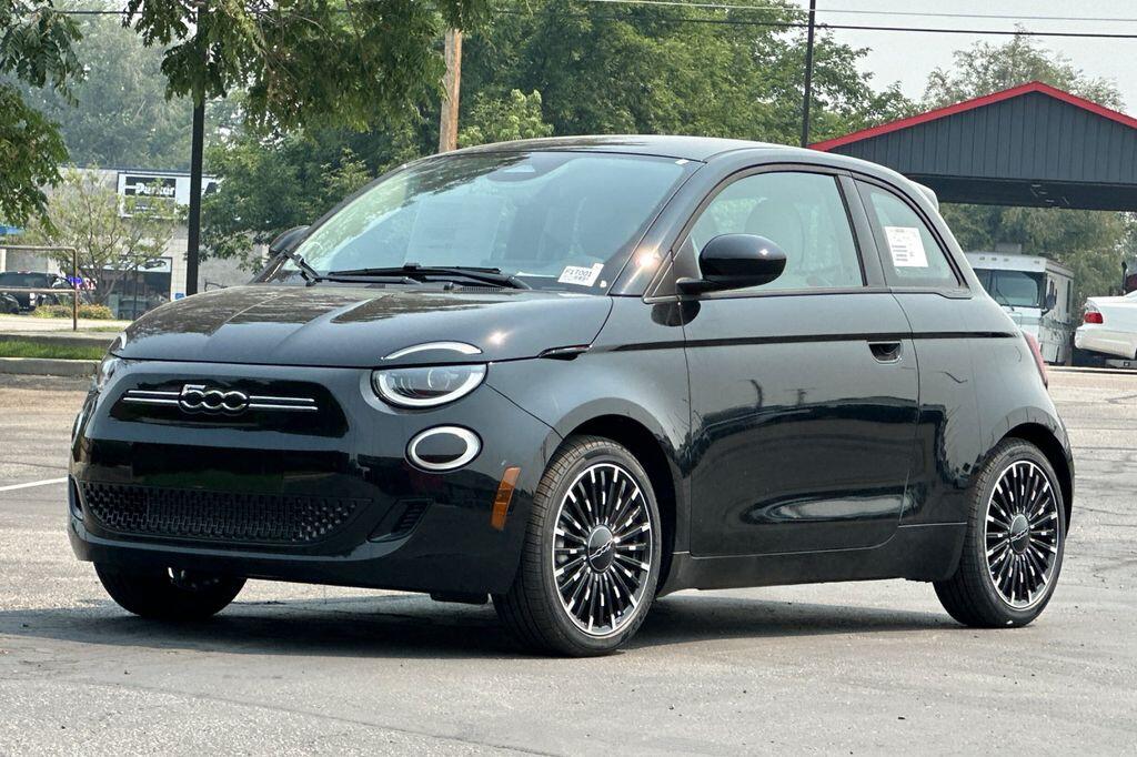 2026 FIAT 500e Base - Photo 10
