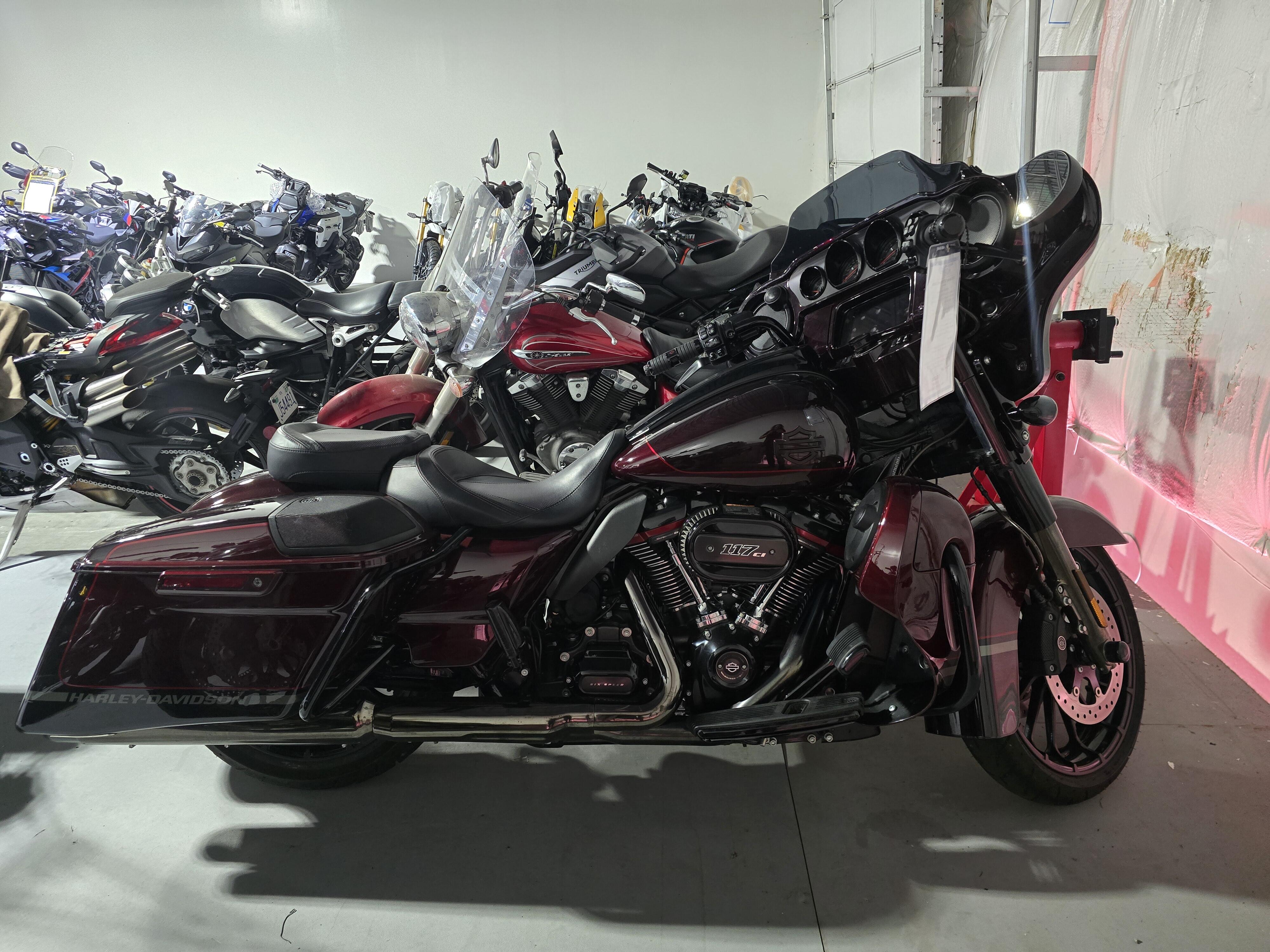 2019 Harley-Davidson FLHXSE CVO Street Glide