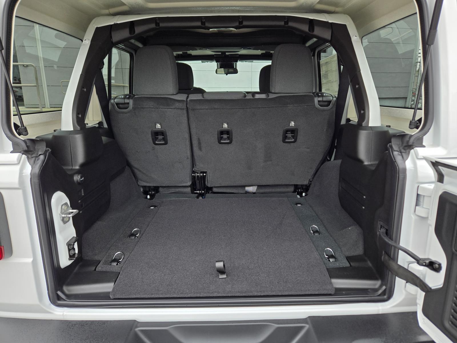 2025 Jeep Wrangler 4-Door Sahara - Photo 29