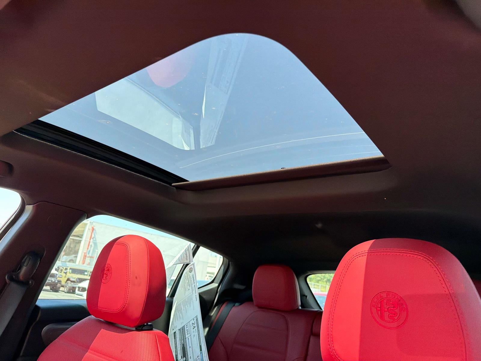 2026 Alfa Romeo Tonale Sprint - Photo 9