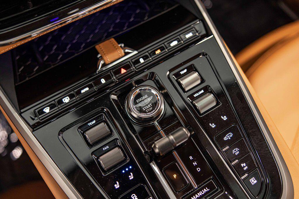 2026 Aston Martin DBX 707 - Photo 30