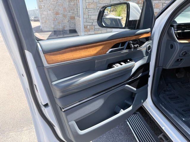 2022 Jeep Grand Wagoneer Series III - Photo 27