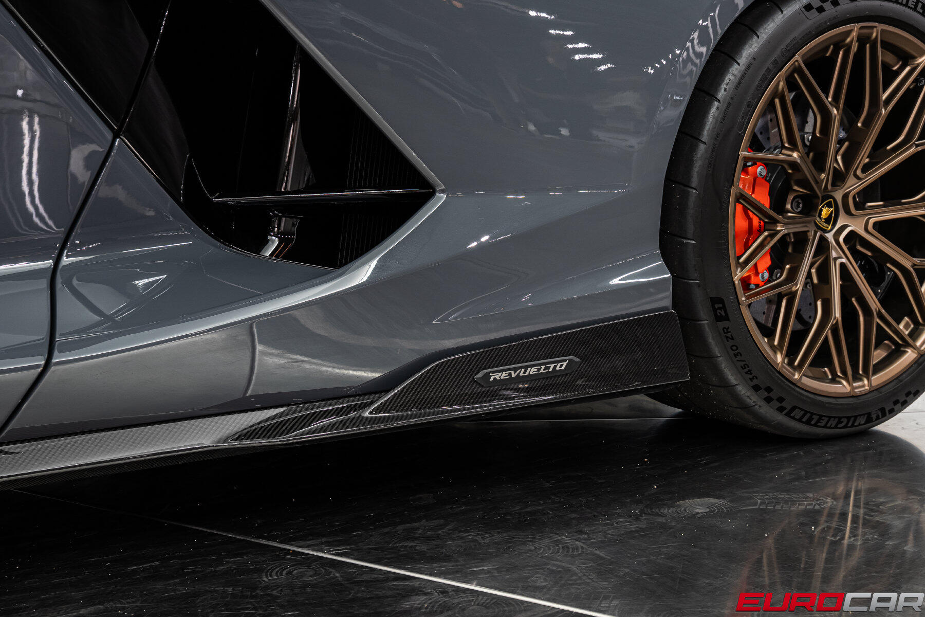 2025 Lamborghini Revuelto *HUGE CARBON OPTIONS * PASSENGER DISPLAY*Image 18