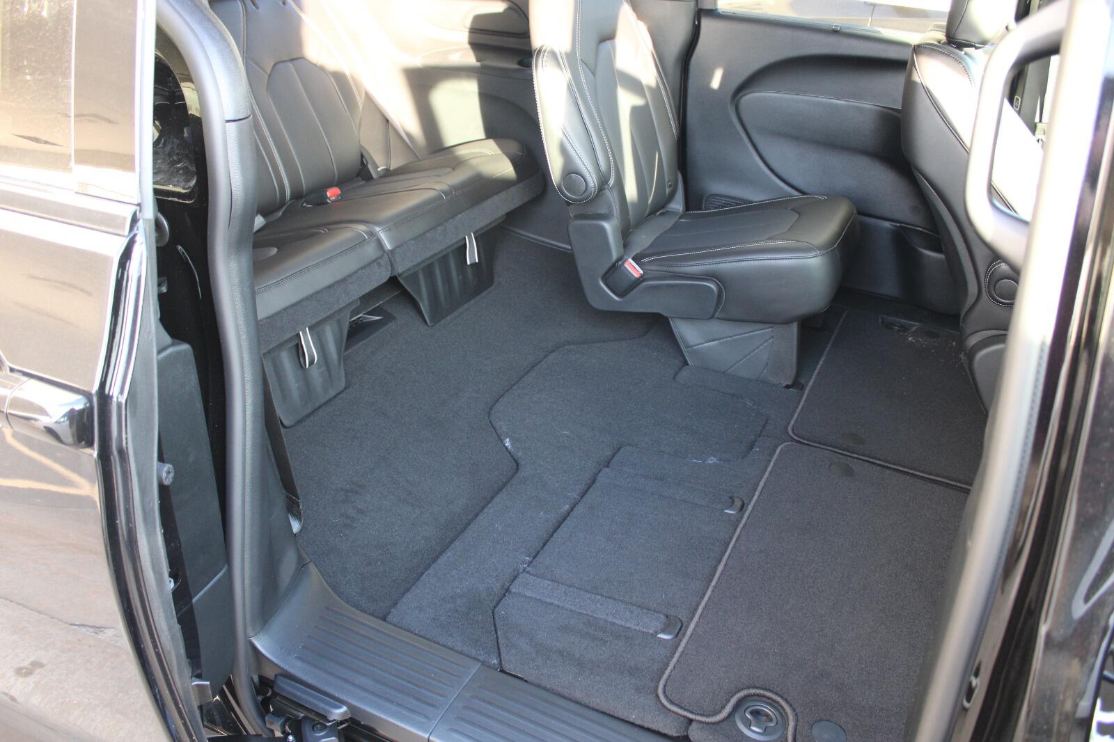 2026 Chrysler Pacifica Select - Photo 26