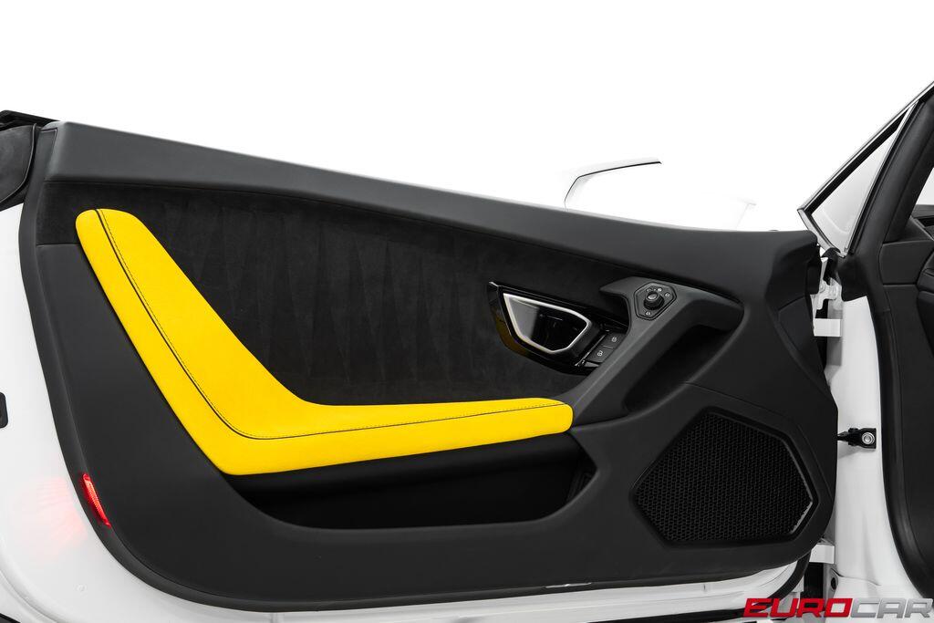 2022 Lamborghini Huracan EVO Image 24