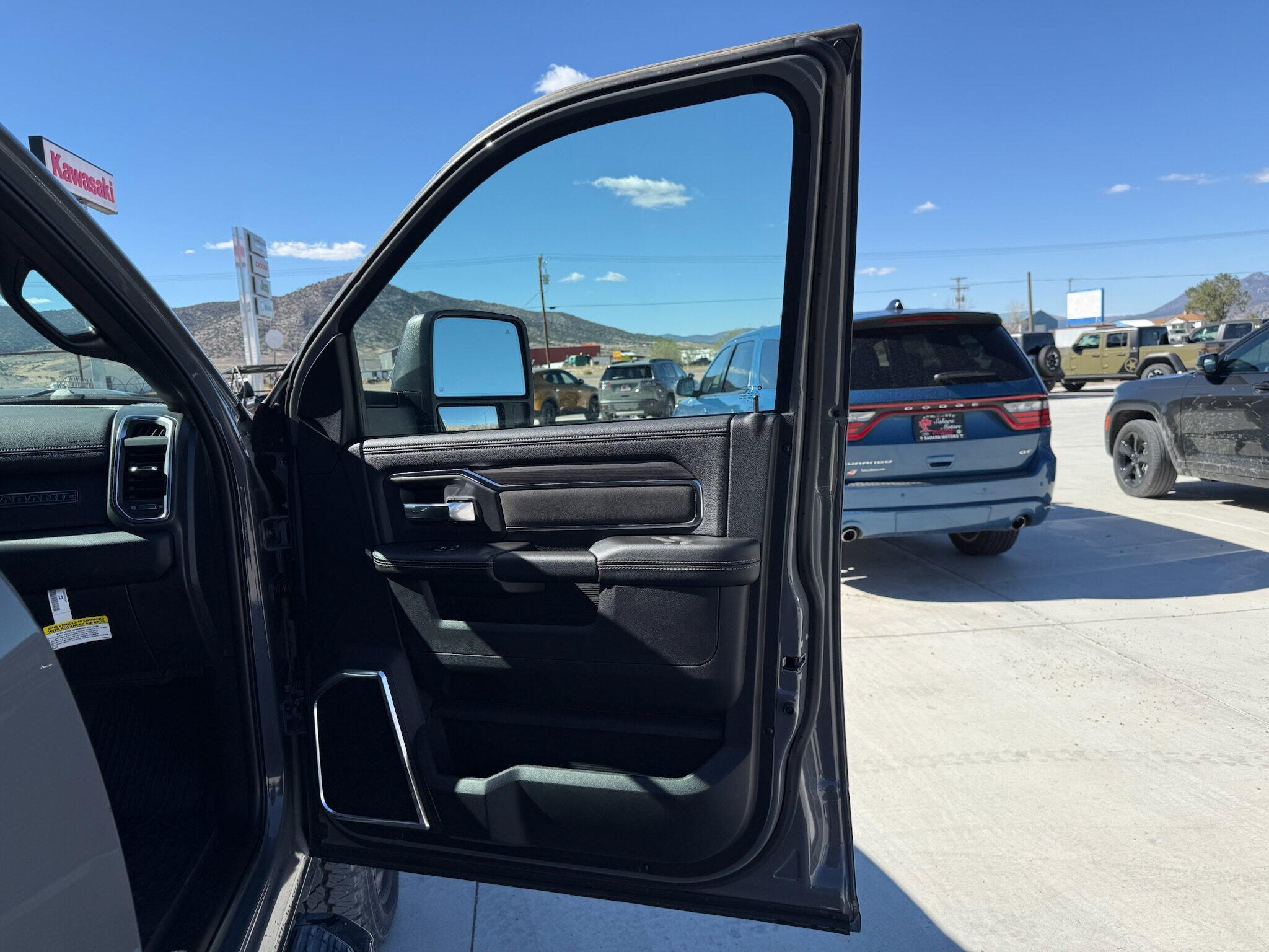 2026 RAM 3500 Laramie - Photo 16