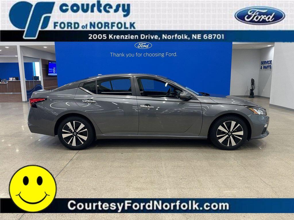 Used 2022 Nissan Altima SV with VIN 1N4BL4DV3NN317199 for sale in Norfolk, NE